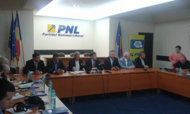 Crin Antonescu: Nu am vrut trecerea portului la Primăria Constanţa, dacă îl pun pe Ponta la detectorul de minciuni, sar acele!